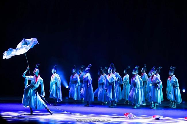 群舞《莲鼓越歌行》.jpg 群舞《莲鼓越歌行》.jpg